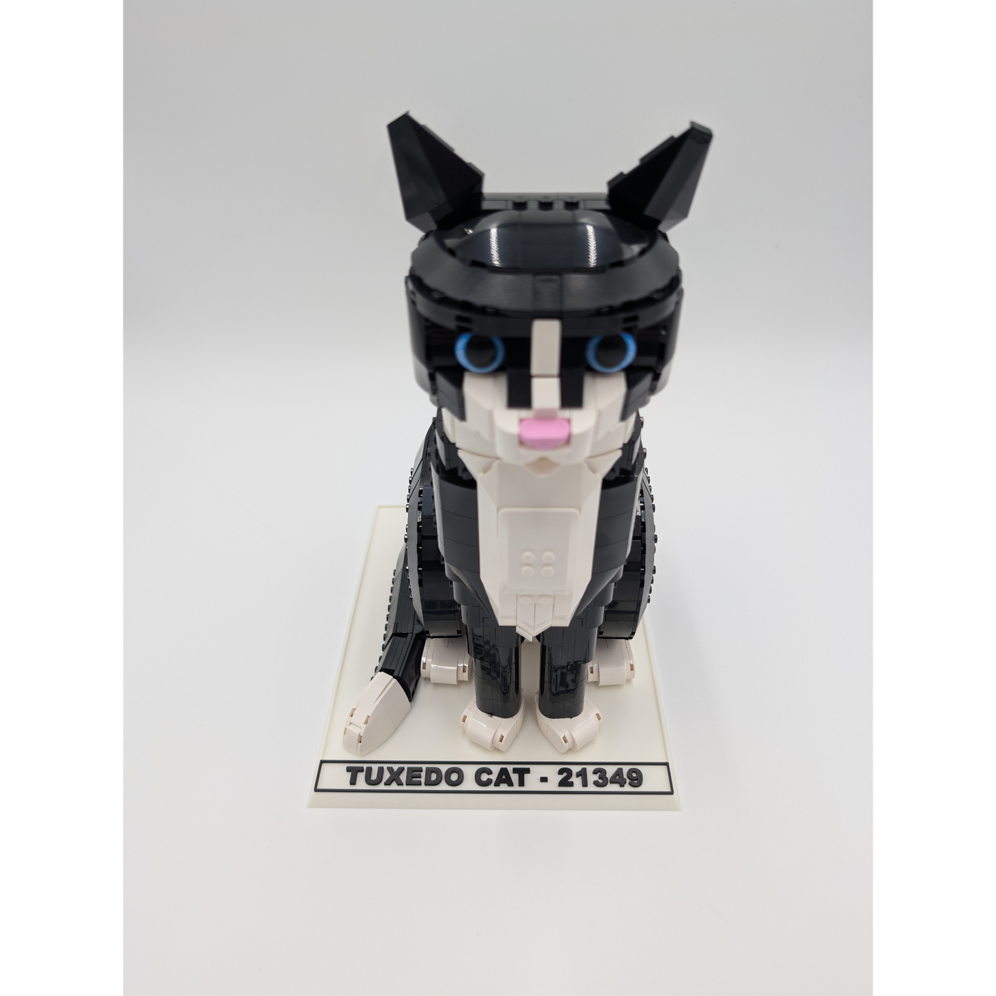 Display Stand for LEGO® Tuxedo Cat (21349)